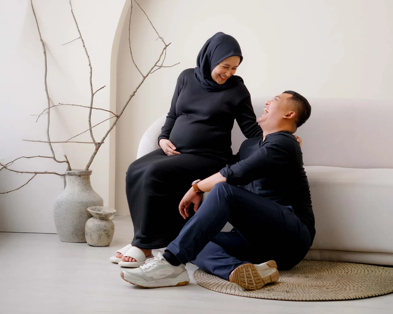 Contoh hasil foto maternity di Vibesroom Studio