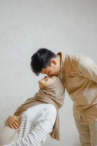Thumbnail contoh foto maternity di Vibesroom Studio